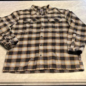 Patagonia organic cotton heavyweight flannel shirt. Men’s large. Brown. So soft!